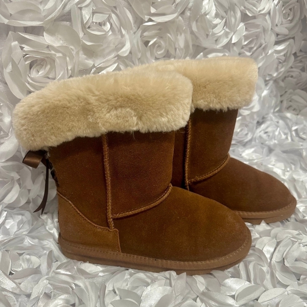 LAMO Girls Sheepskin Boots Youth Ankle Warm Winter Bootie Size 4Y Kids